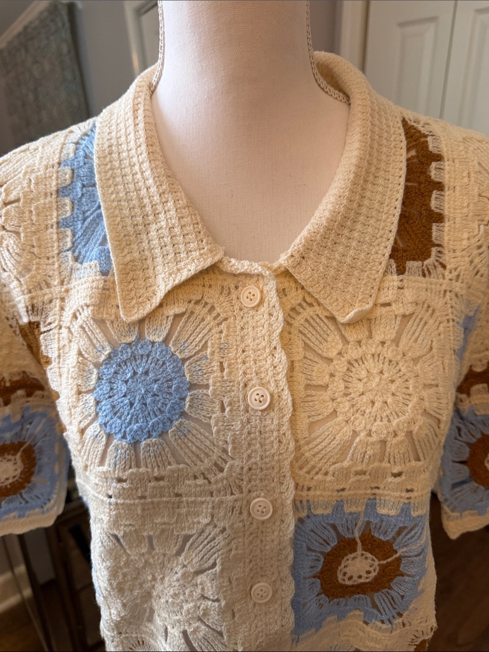 Liv Los Angelos Crochet Button-Up Lightweight Top - Cream, Blue & Brown Med ❤️ - Picture 2 of 8